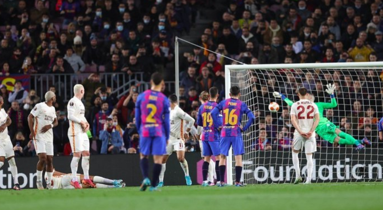 Galatasaray Barcelona'ya bir ilki yaşattı! 18 maç sonra...